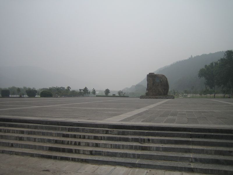 Zhengzhou_05_Longmen_Grottoes_003.jpg