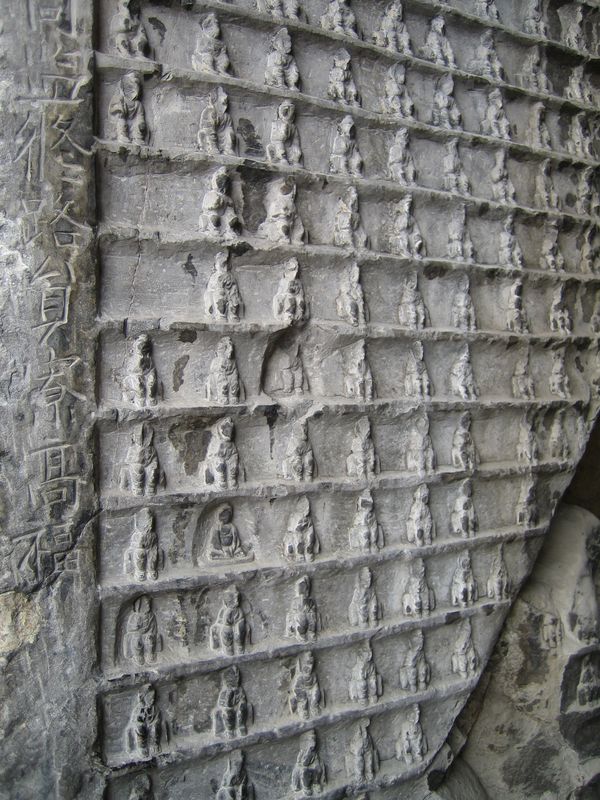 Zhengzhou_05_Longmen_Grottoes_025.jpg