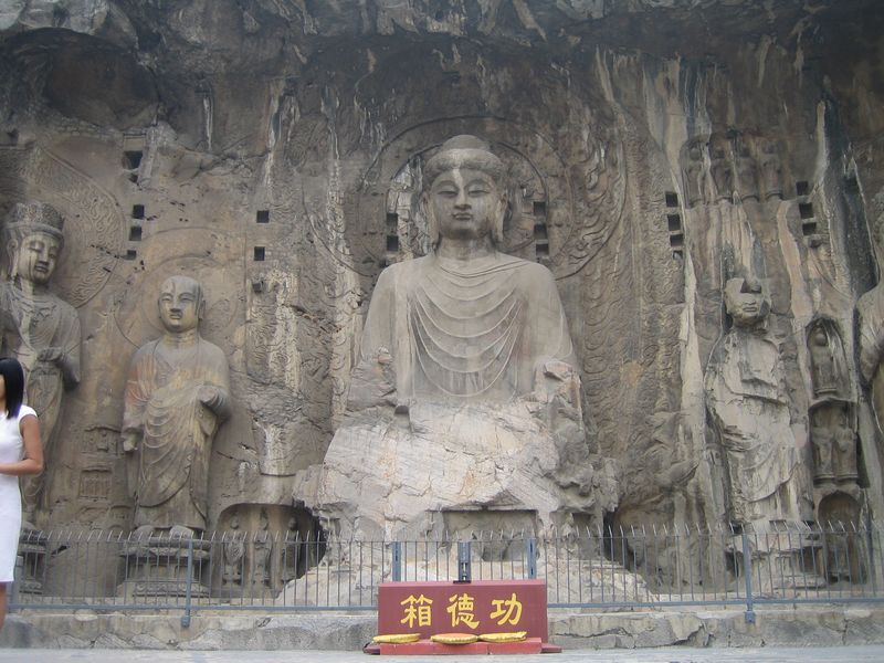 Zhengzhou_05_Longmen_Grottoes_027.jpg