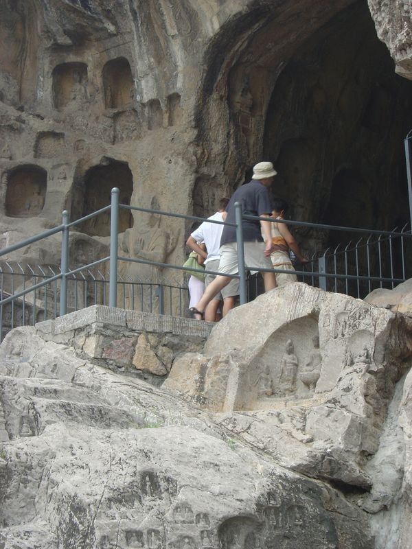 Zhengzhou_05_Longmen_Grottoes_036.jpg