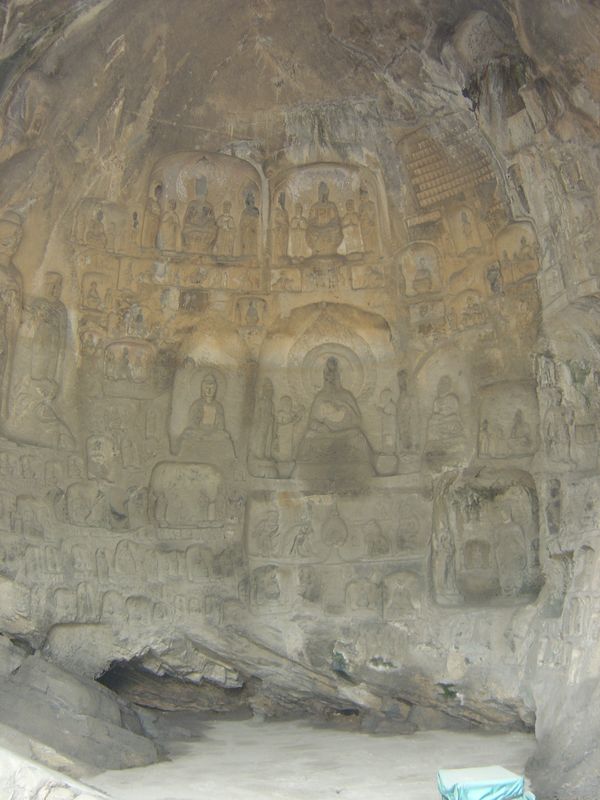 Zhengzhou_05_Longmen_Grottoes_037.jpg