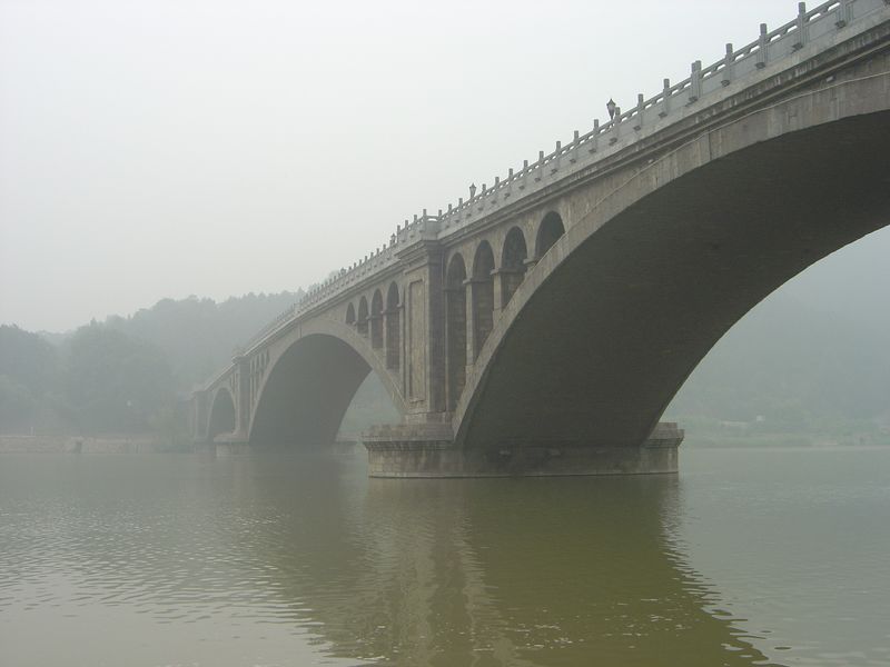 Zhengzhou_05_Longmen_Grottoes_028.jpg