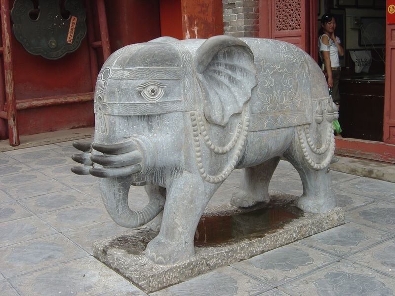 Zhengzhou_05-Xiangguo Temple-123031.JPG