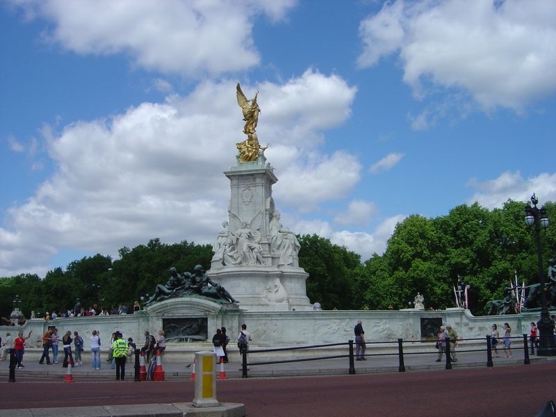 England_05_Buckingham_Palace_005.jpg