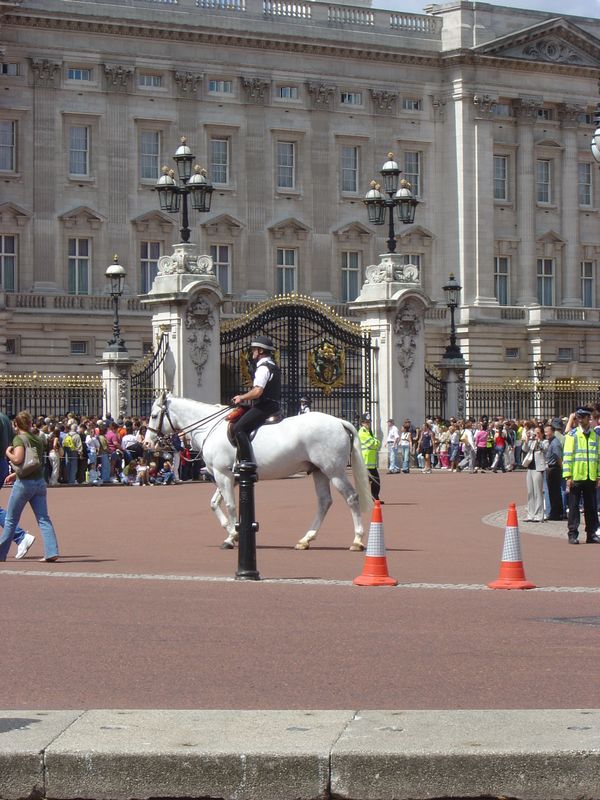 England_05_Buckingham_Palace_010.jpg