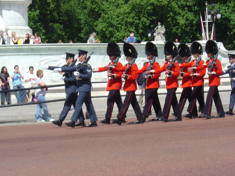 England_05_Buckingham_Palace_012.jpg